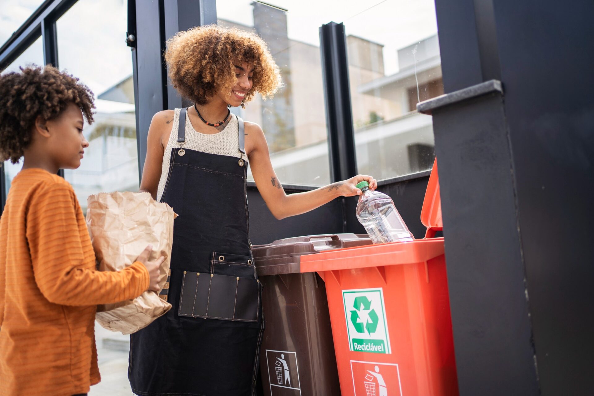 Como separar lixo reciclável no seu apartamento? Riva Incorporadora
